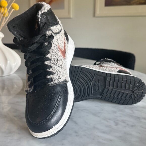 🔥 Air Jordan 1 Retro High Fleece Black Metallic Red Bronze – GS 4.5Y - Picture 4 of 7